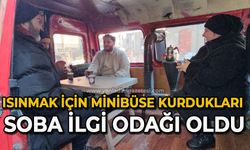 Isınmak için minibüse kurdukları soba ilgi odağı oldu