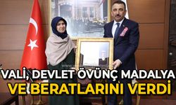 Vali Hacıbektaşoğlu, devlet övünç madalya ve beratlarını takdim etti