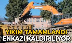 Yıkım tamamlandı, enkazı kaldırılıyor