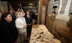 Atık malzemeler üniversite öğrencilerinin elinde sanata dönüştü