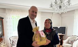 Başkan Yılmaz Yıldız, şehit annesinin anneler gününü kutladı