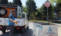 Çöp konteynerleri yerinde yıkanıyor