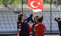 Gençler, çocuklar ve özel bireyler uçurtma şenliğinde buluştu