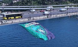 Kocaelispor’un bayrağı İstanbul Boğazı’nda dalgalandı