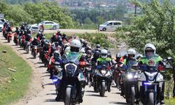 Liseli gençler motosikletleriyle trafik farkındalığı oluşturdu