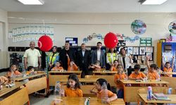 Minikler ambalaj atıklarını biriktirdi