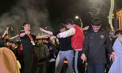 Oyun havalarıyla play-off galibiyeti kutlandı