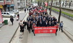 Yüzlerce kişi ’aile’ için yürüdü