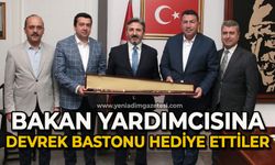 Bakan yardımcısına Devrek Bastonu hediye ettiler