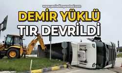 Demir yüklü tır devrildi: 1 yaralı