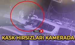 Motosiklet kaskı çalan şahısların o anları kamerada