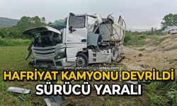 Devrilen hafriyat kamyonunun sürücüsü yaralandı