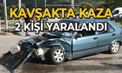 Hafif ticari araç otomobille çarpıştı: 2 yaralı