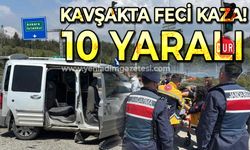 Hafif ticari araç ile otomobil çarpıştı: 10 yaralı