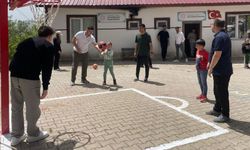 Üniversite öğrencilerinden köy okuluna anlamlı destek