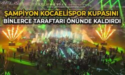 Şampiyon Kocaelispor kupasını binlerce taraftarı önünde kaldırdı