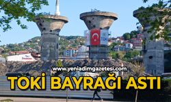 TOKİ bayrağı astı