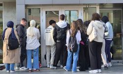 Mağaza değil, kütüphane kuyruğu