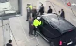 CHP'li milletvekilinin şoförü, aracı polis memurunun üzerine sürdü