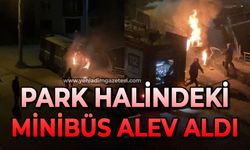 Park halindeki minibüs alev aldı