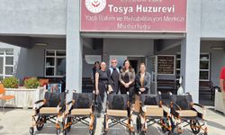 Öğrenciler, ihtiyaç sahipleri için tekerlekli sandalye aldı