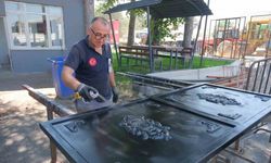 Cami ve mezarlıkların demir işlerini üstleniyor
