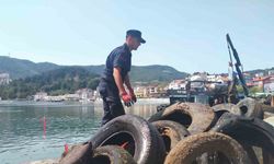 Dalgıçlar limandaki çöpleri temizledi