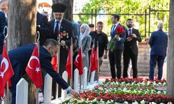 Şehitliklerde hüzünlü bayram