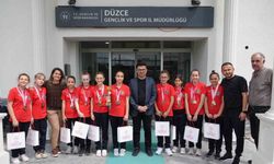Yazıcı başarılı sporcuları ağıladı
