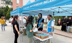 YKS’ye giren öğrenci ve ailelerine ikram dağıtıldı