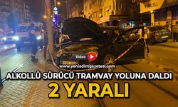 Alkollü sürücü tramvay yoluna daldı: 2 yaralı