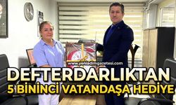 Defterdarlıktan 5 bininci vatandaşa hediye verildi