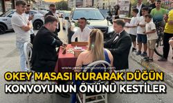 Okey masası kurarak düğün konvoyunun önünü kestiler