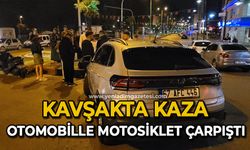 Kavşakta kaza Otomobille motosiklet çarpıştı