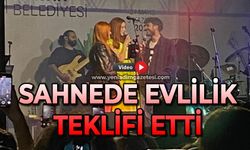 Sahnede evlilik teklifi