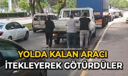 Yolda kalan aracı itekleyerek götürdüler