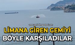 Limana giren gemiyi böyle karşıladılar