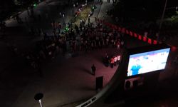 Duygu yüklü film açık havada izlendi