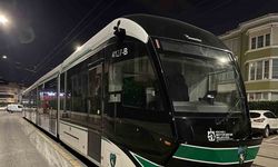 9. tramvay raylara indi, son araç yolda