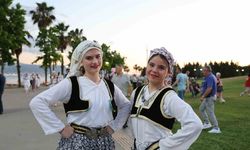 Balkan halk dansları sokakları şölene çevirdi