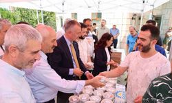 Cuma namazı sonrası aşure dağıtıldı