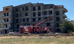 İzolasyon çalışması sırasında çatı alevlere teslim oldu