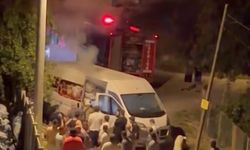 Mangal kömürü yüklü minibüste yangın