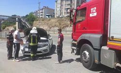 Otomobilden yükselen dumanlar paniğe neden oldu