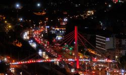 "Terörsüz Türkiye" için üst geçitler aydınlatıldı