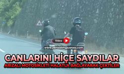Canlarını hiçe saydılar: Arızalı motosikleti halatla bağlayarak çektiler