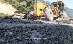 Sıcak havaya rağmen asfalt mesaisi