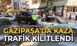 Gazipaşa'da kaza trafik kilitlendi