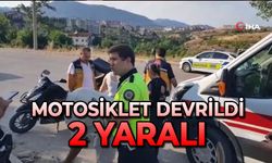 Motosiklet devrildi: 2 yaralı