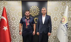 Abdulrefik Öner başpehlivan oldu